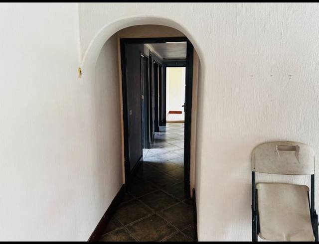 6 BEDROOM HOUSE FOR SALE IN MENLYN